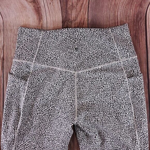 Athleta Womens Large Salutation Stash II Textured Tight Micro Cheetah 631936 - Picture 7 of 12